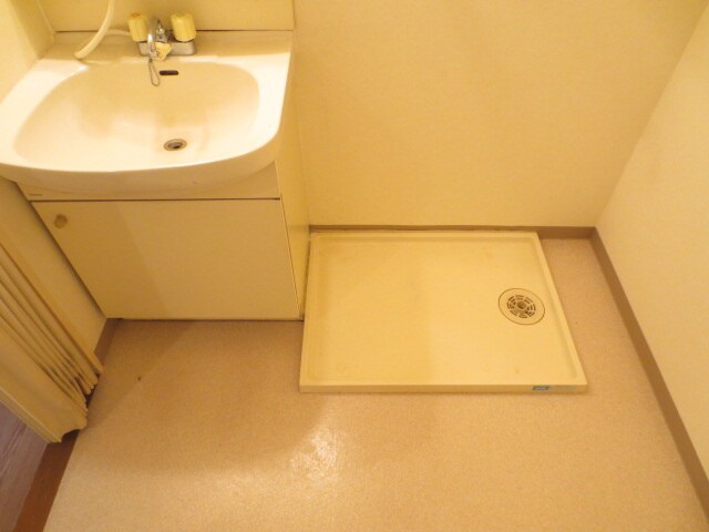 物件内観写真14　(洗濯機置場)