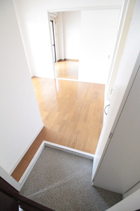 物件内観写真7　(玄関)