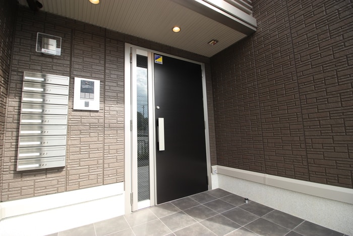 物件外観写真3　(エントランス部分)
