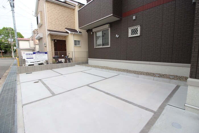 物件外観写真5　(駐車場)