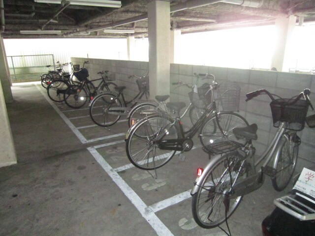 物件外観写真3　(駐輪場)