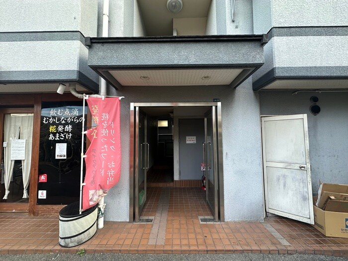 物件外観写真3　(エントランス部分)