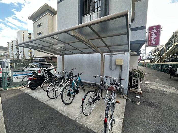 物件外観写真4　(駐輪場)