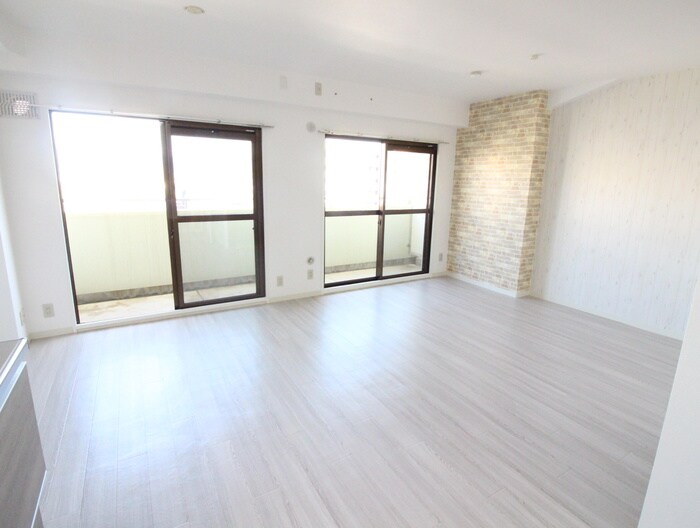 サラスバティ肥子の居室