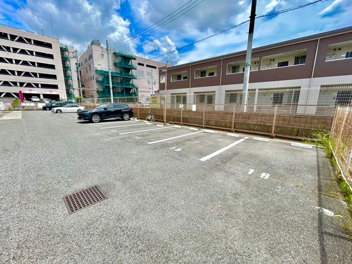 物件外観写真3　(駐車場)