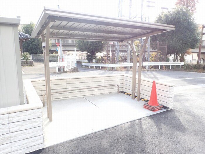 物件外観写真3　(駐輪場)