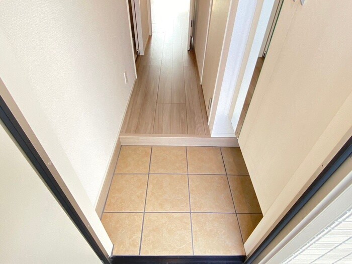 物件内観写真17　(玄関)