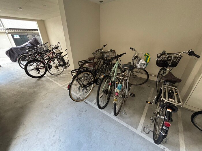 物件外観写真6　(駐輪場)