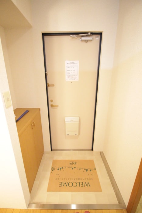 物件内観写真7　(玄関)