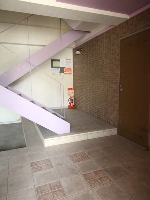 物件外観写真4　(エントランス部分)