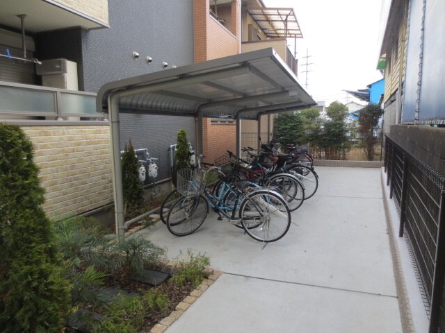 物件外観写真3　(駐輪場)