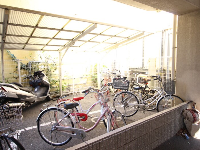 物件外観写真5　(駐輪場)