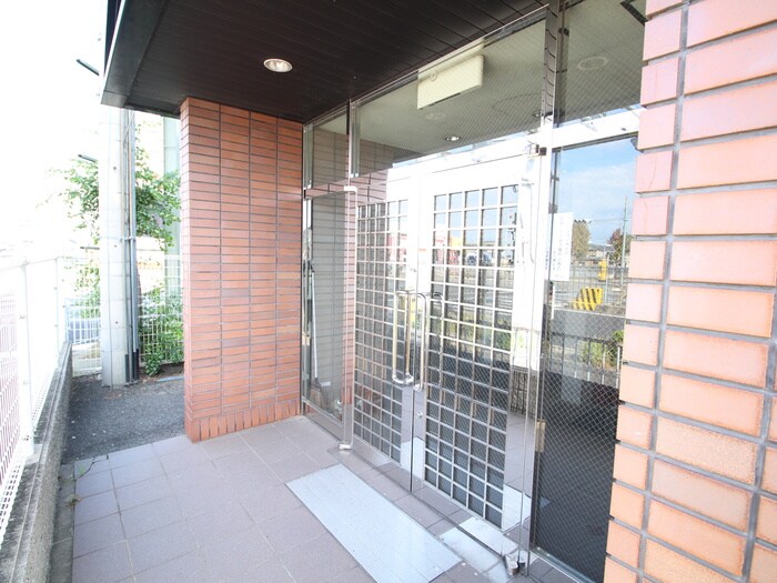 物件外観写真6　(エントランス部分)