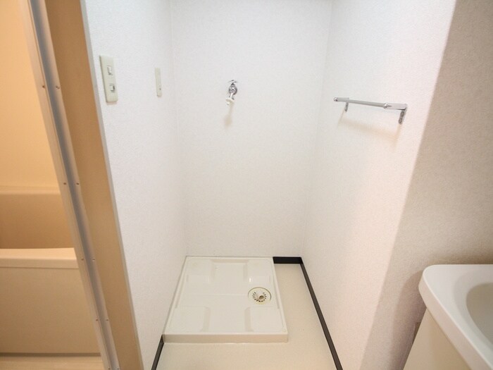 物件内観写真16　(洗濯機置場)