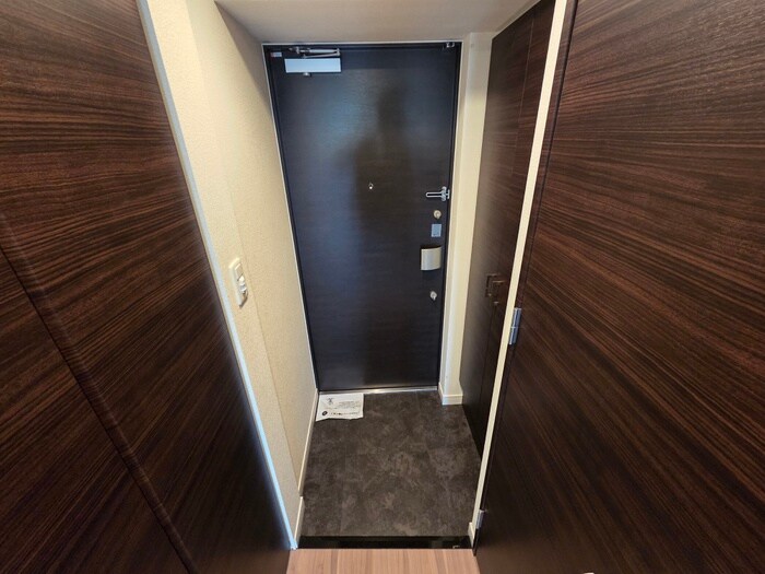 物件内観写真16　(玄関)