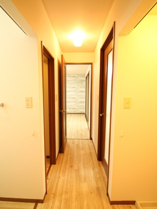 物件内観写真16　(廊下)