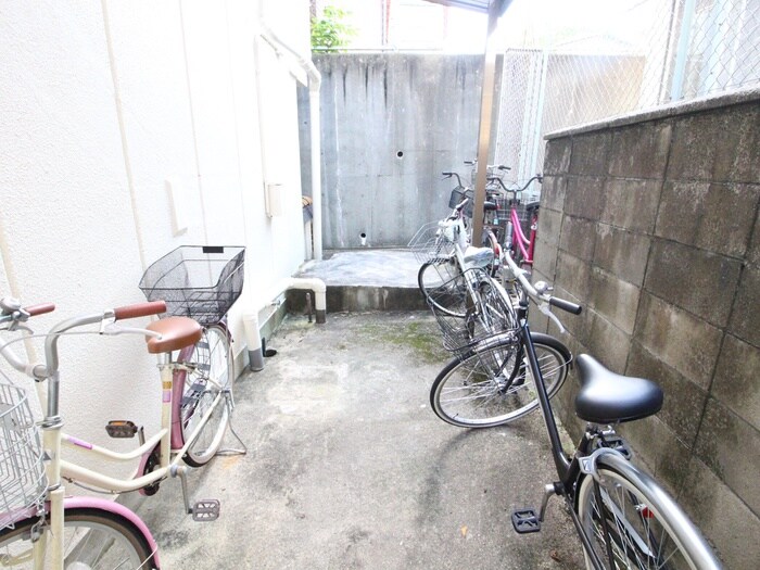 物件外観写真5　(駐輪場)