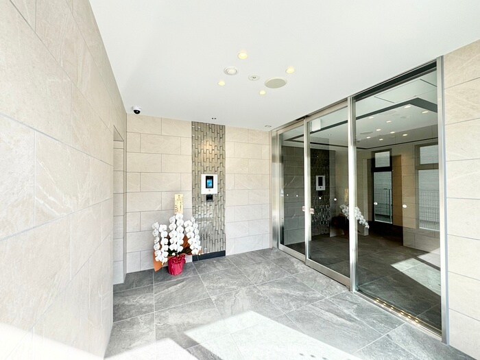 物件外観写真2　(エントランス部分)