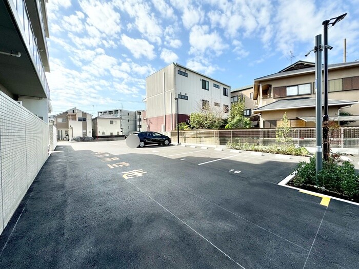 物件外観写真6　(駐車場)