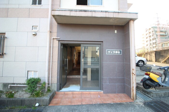 物件外観写真4　(エントランス部分)