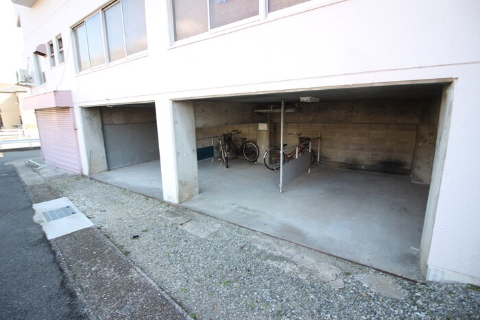 物件外観写真6　(駐輪場)