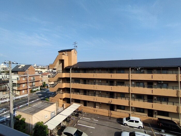 物件内観写真22　(室内からの展望)