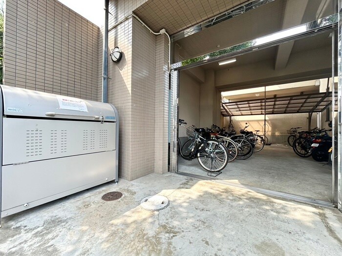 物件外観写真3　(駐輪場)
