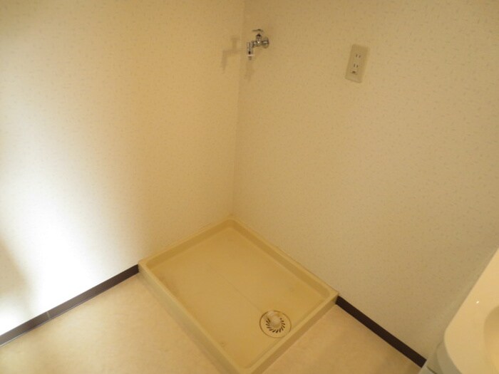 物件内観写真6　(洗濯機置場)