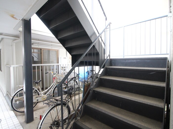 物件外観写真6　(エントランス部分)