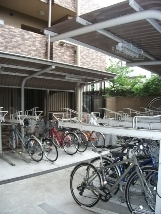 物件外観写真3　(駐輪場)