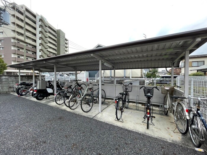 物件外観写真4　(駐輪場)