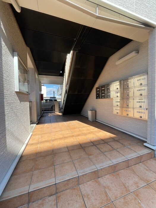 物件外観写真5　(エントランス部分)