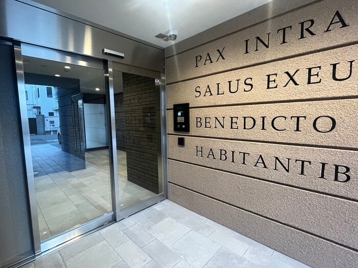 物件外観写真3　(エントランス部分)