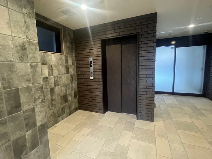 物件外観写真4　(エントランス部分)