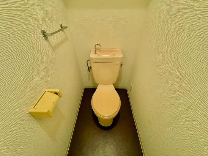 物件内観写真8　(トイレ)