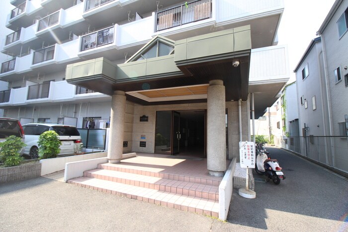 物件外観写真3　(エントランス部分)