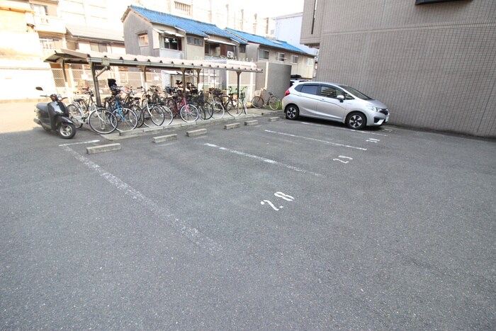 物件外観写真4　(駐車場)