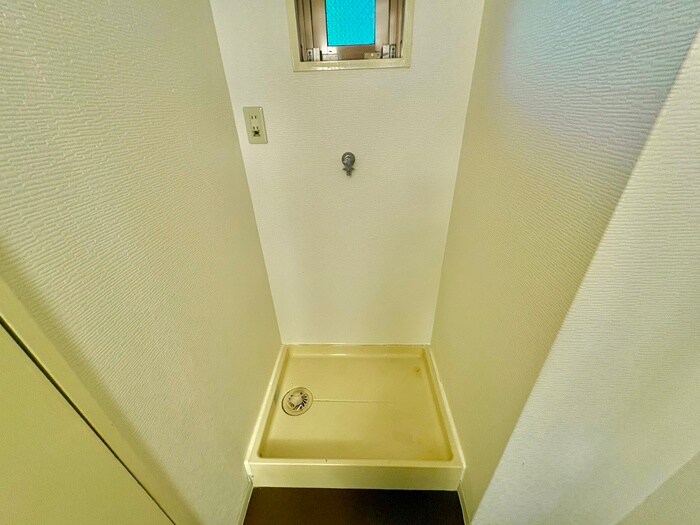 物件内観写真11　(洗濯機置場)