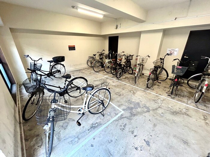 物件外観写真3　(駐輪場)