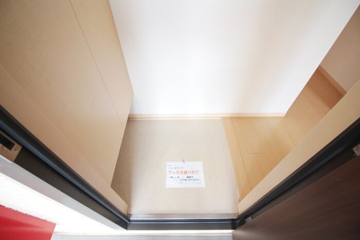 物件内観写真7　(玄関)