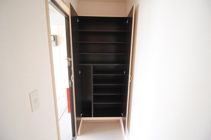 物件内観写真8　(靴箱)