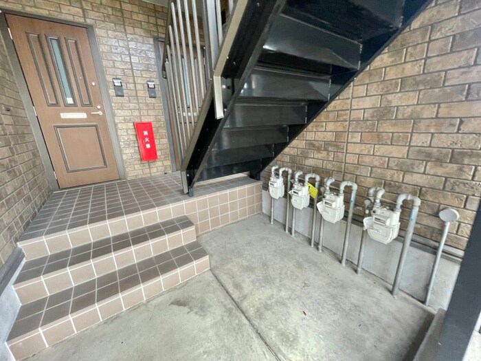 物件外観写真4　(エントランス部分)