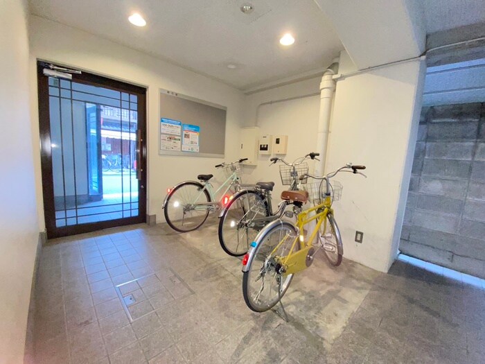 物件外観写真2　(駐輪場)