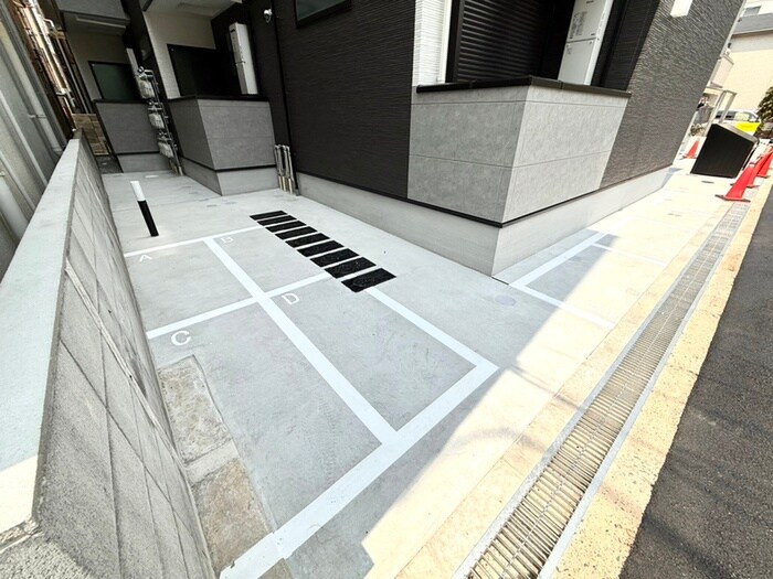 物件外観写真4　(バイク置き場)