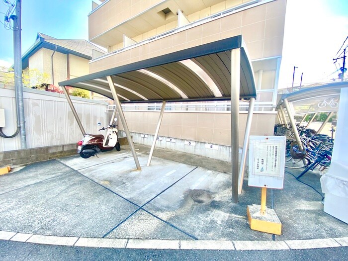 物件外観写真4　(駐輪場)