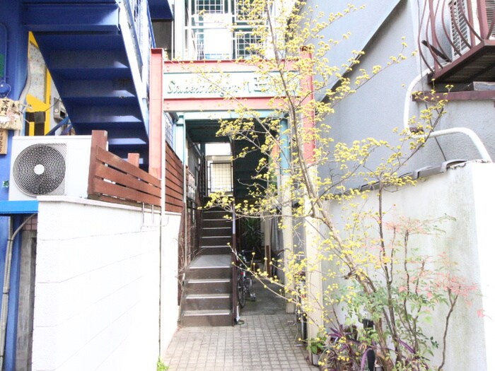 物件外観写真2　(エントランス部分)