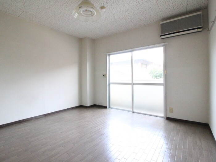 物件内観写真4　(居室)