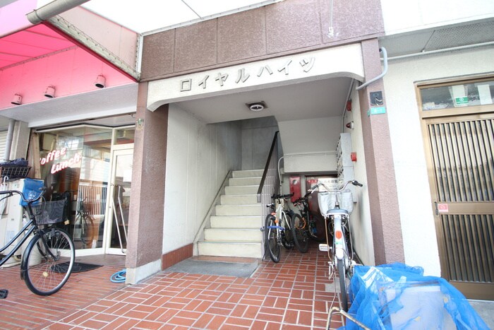 物件外観写真4　(エントランス部分)