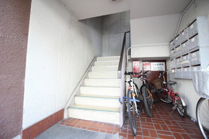 物件外観写真5　(エントランス部分)