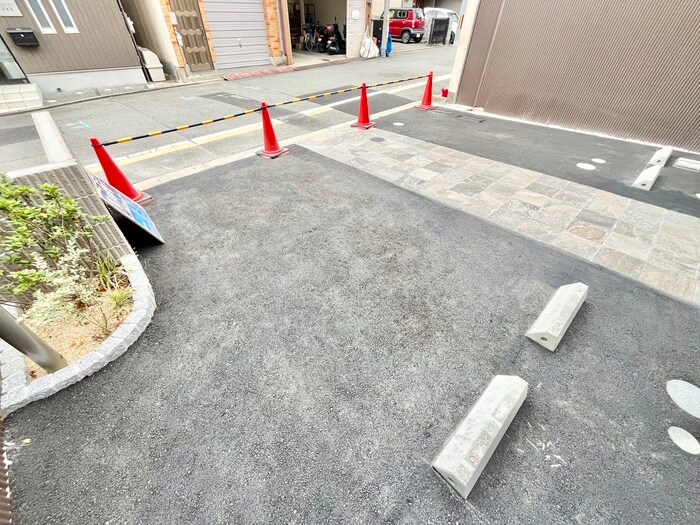 物件外観写真6　(駐車場)